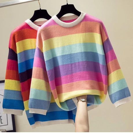 Lockerer Kaschmirpullover mit Regenbogenstreifen