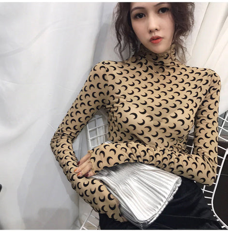 Camisa sexy de manga larga con estampado de luna y cuello de encaje