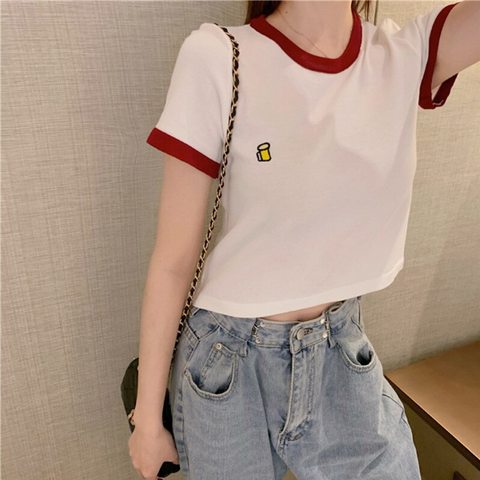Süßes Crop Top Ringer Shirt mit Biertaschen-Print
