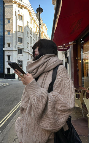Oversized Knitwear Set with Scar