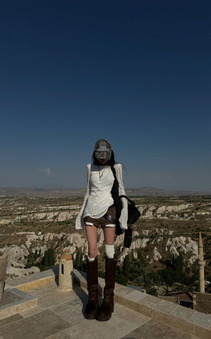Low-Rise Cargo Shorts with Distressed Hem and Inner Layer Detail