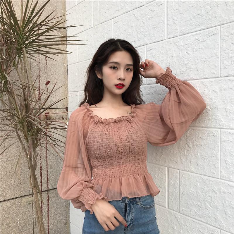 Hemd mit Laternenärmeln und einfarbiger Spitze und Schlitzausschnitt