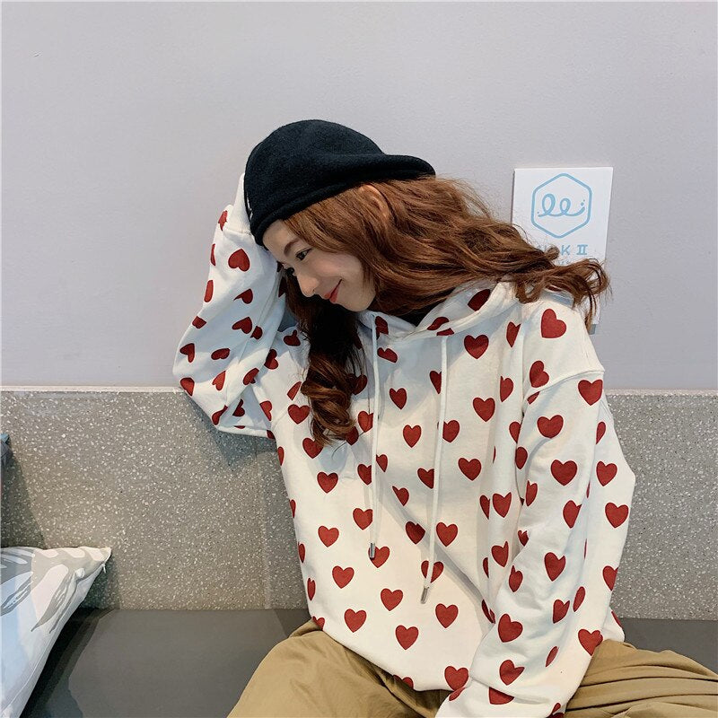 Sudadera con capucha estampada con estampado de corazones 