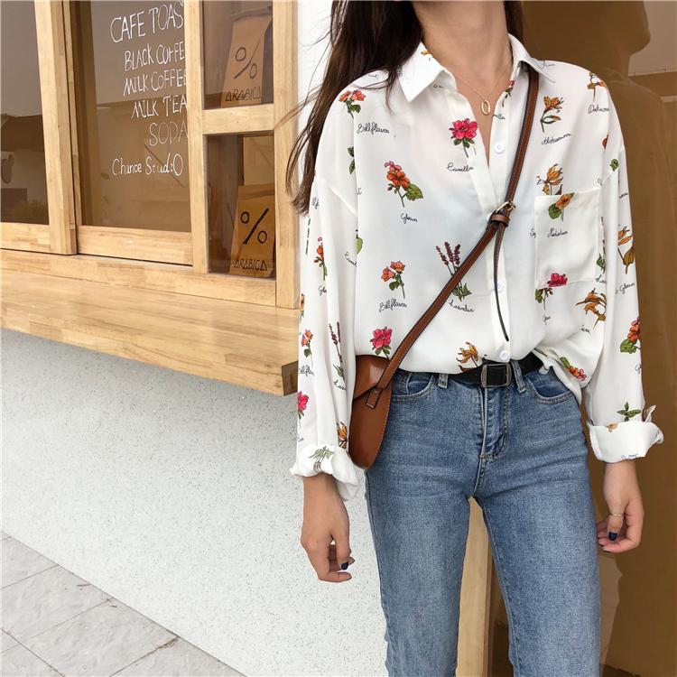 Camisa con estampado de flores retro