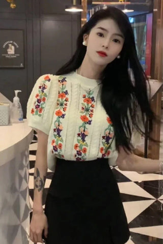 O-Neck Elegant Flower Embroidered Knitted Shirts