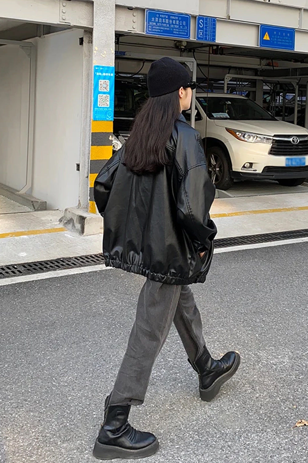 Chaqueta de cuero negra con cremallera y manga larga para mujer 