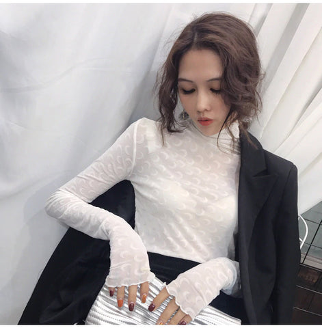 Camisa sexy de manga larga con estampado de luna y cuello de encaje