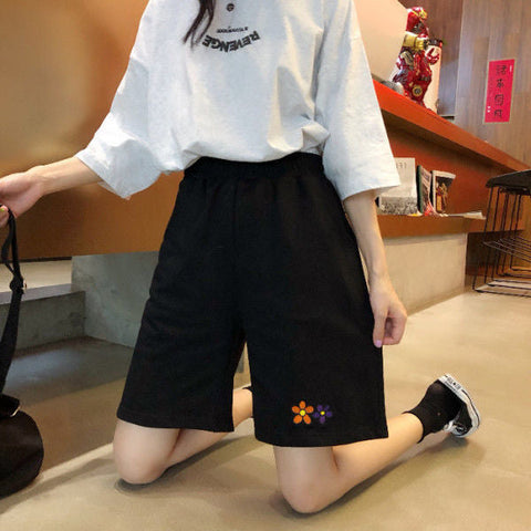 Daisy Flower Embroidery Casual Short Pants