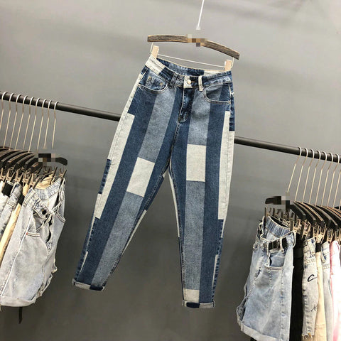 Jeanshose mit hoher Taille und geometrischen Einsätzen