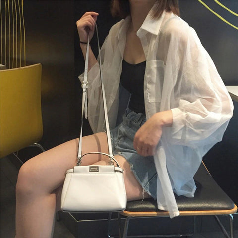 Camisa holgada de gasa blanca transparente con mangas murciélago 