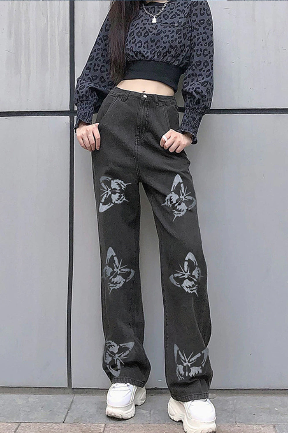Lockere Jeanshose mit hoher Taille und Schmetterlingsmuster 