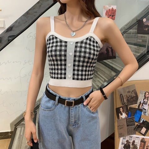 Süßes, kariertes, schmales, gestricktes, kurzes Tanktop 