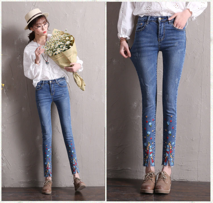 Skinny Jeans mit Blumenstickerei