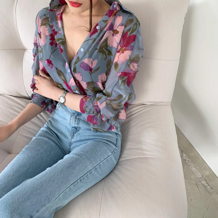 Blusa de gasa con estampado de flores finas