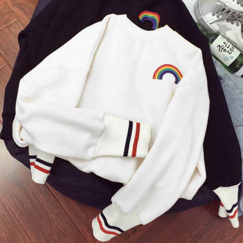 Sweatshirt mit Rundhalsausschnitt und Regenbogen-Taschendruck