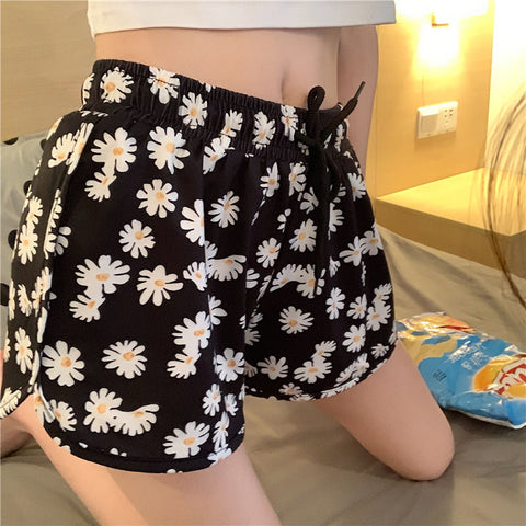 Pantalones cortos casuales con estampado de margaritas para usar en casa 