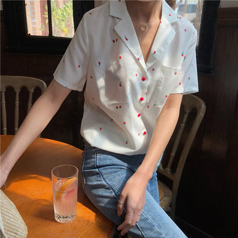 Linda camiseta de manga corta con estampado de fresas