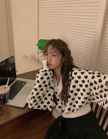 V-Neck Heart Pattern Cropped Sweater