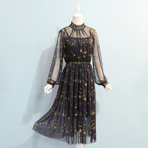 Elegante vestido de malla de manga larga con luna y estrellas