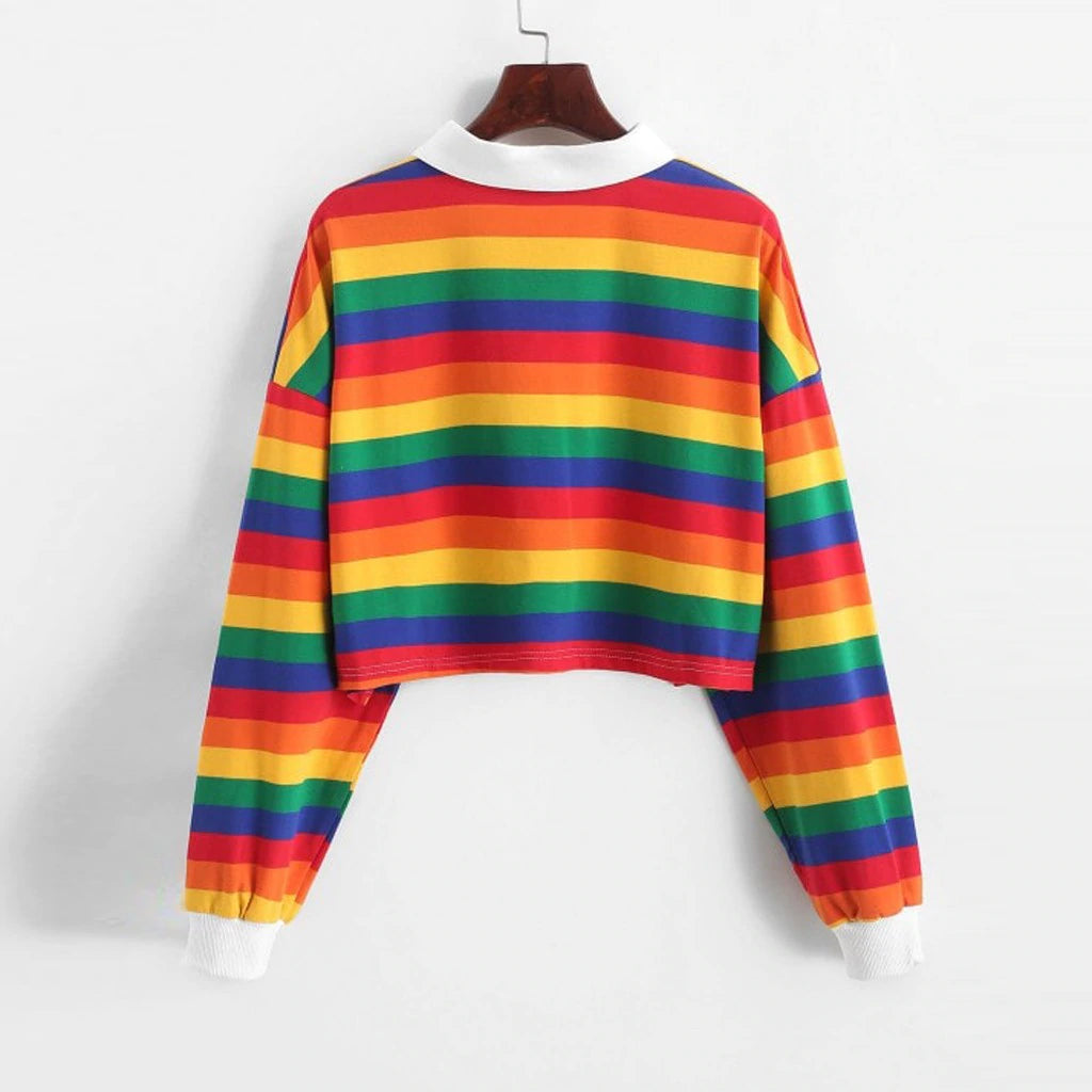 Kurzes Langarmhemd mit Regenbogen-Patchwork-Knopfleiste