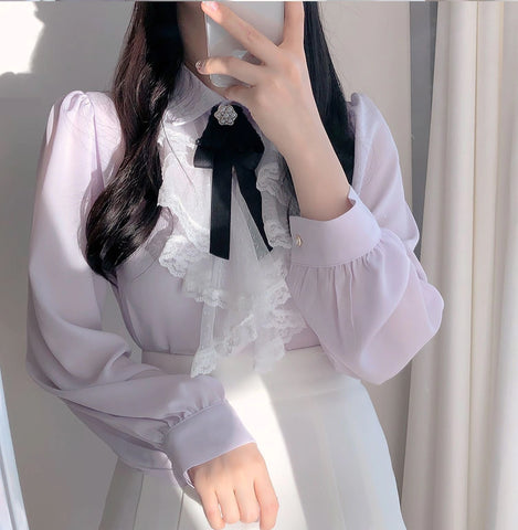 Blusa elegante con volantes y pajarita 