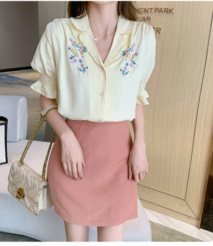 Gelbe Bluse mit Blumenstickerei und kurzen Ärmeln fürs Büro 