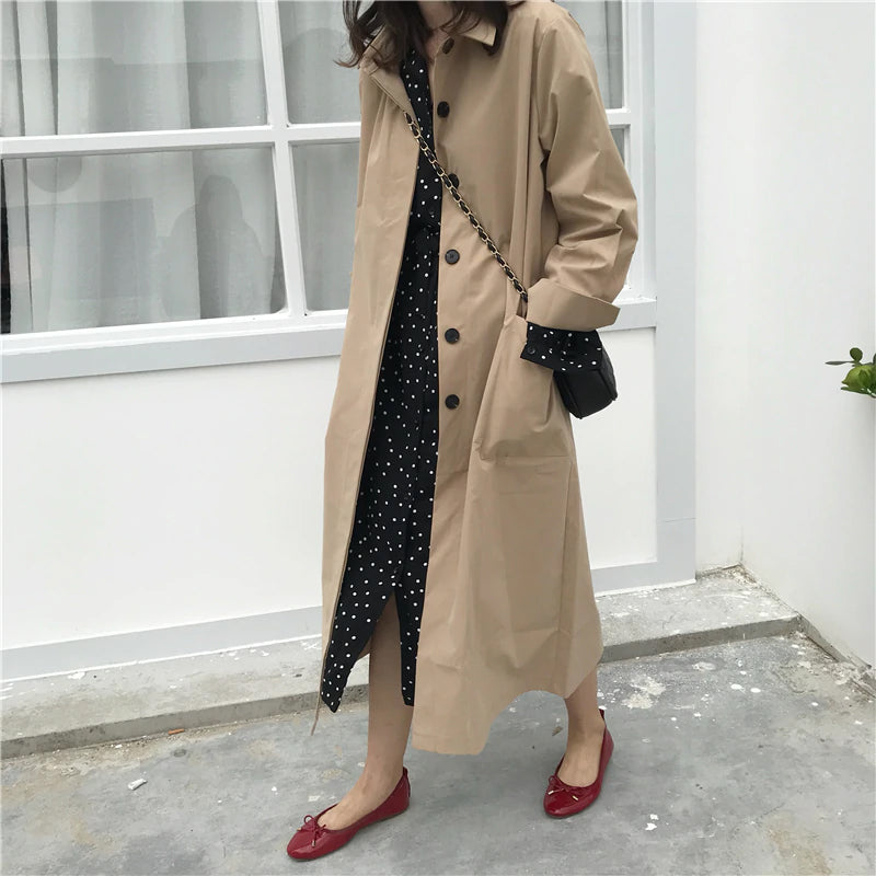 Langer Trenchcoat mit Taschen