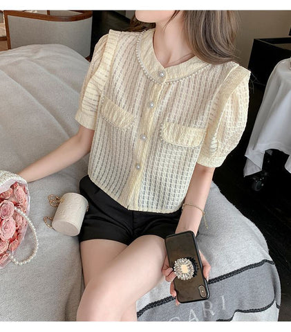 Camisa linda de manga corta con cuentas de perlas 