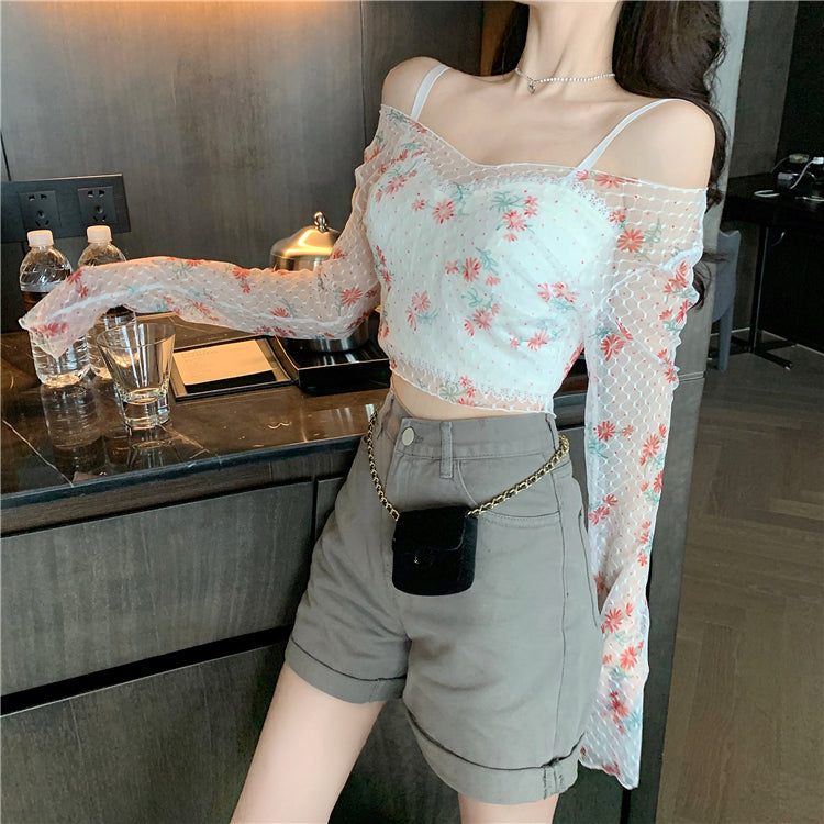 Blusa corta transparente con estampado floral de manga larga 