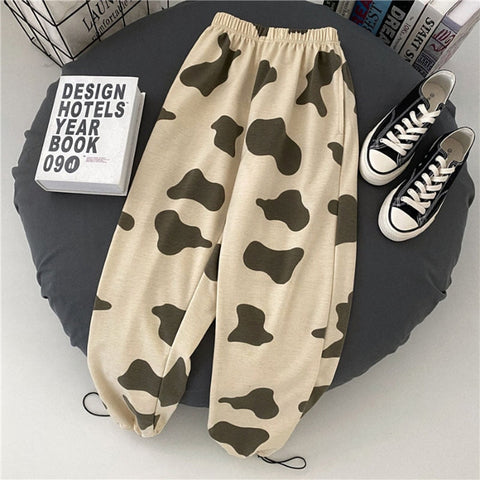 Pantalones deportivos anchos con estampado de vaca lechera