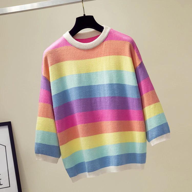 Lockerer Kaschmirpullover mit Regenbogenstreifen