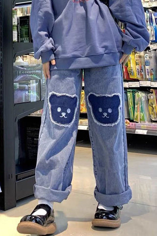 Lockere Jeanshose mit hoher Taille und Bärenstickerei 