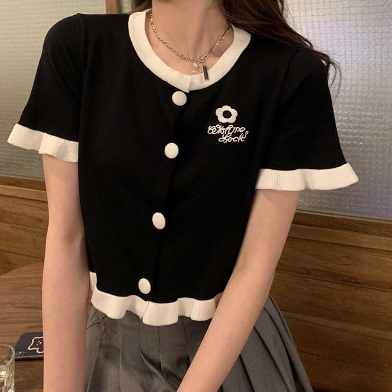 Lässiges, schmales Strickhemd mit Daisy-Taschenstickerei 