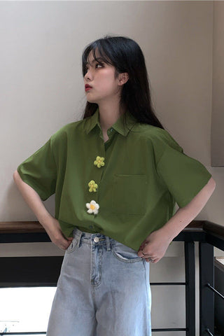 Blusa de manga corta con botones de flores