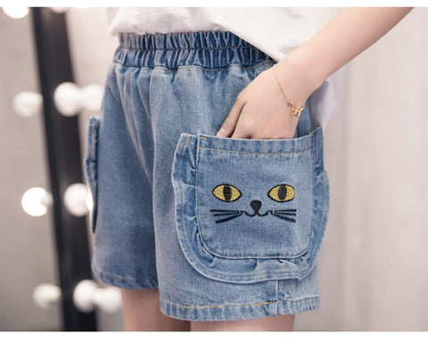 Kurze Jeans mit Kawaii-Stickerei und Katze 