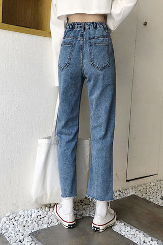 Schlanke, knöchellange Jeanshose mit hoher Taille und Quasten 