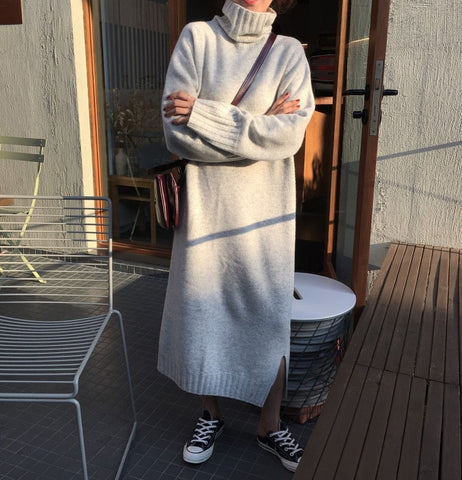 Suéter de punto extragrande y muy largo