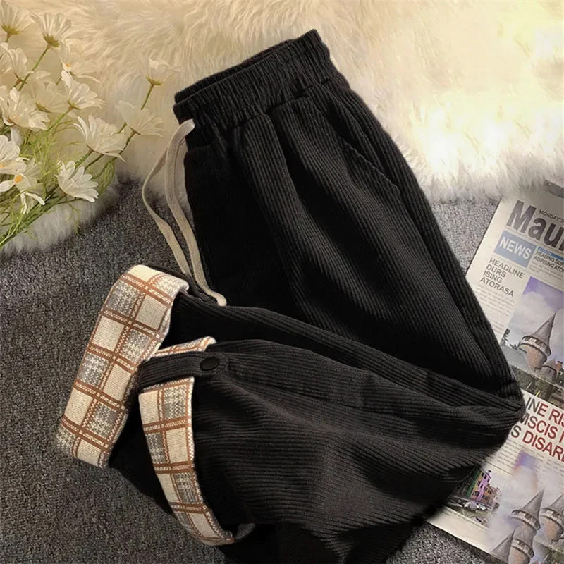 Cordhose mit hoher Taille und karierter Rückseite 