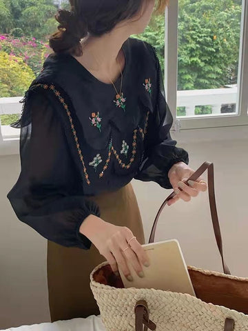 Retro-Bluse mit Blumenstickerei und quadratischem Kragen 