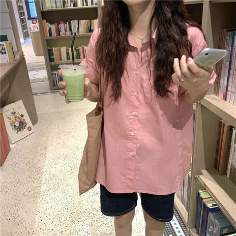 Blusa de manga corta con botones y abertura lateral 