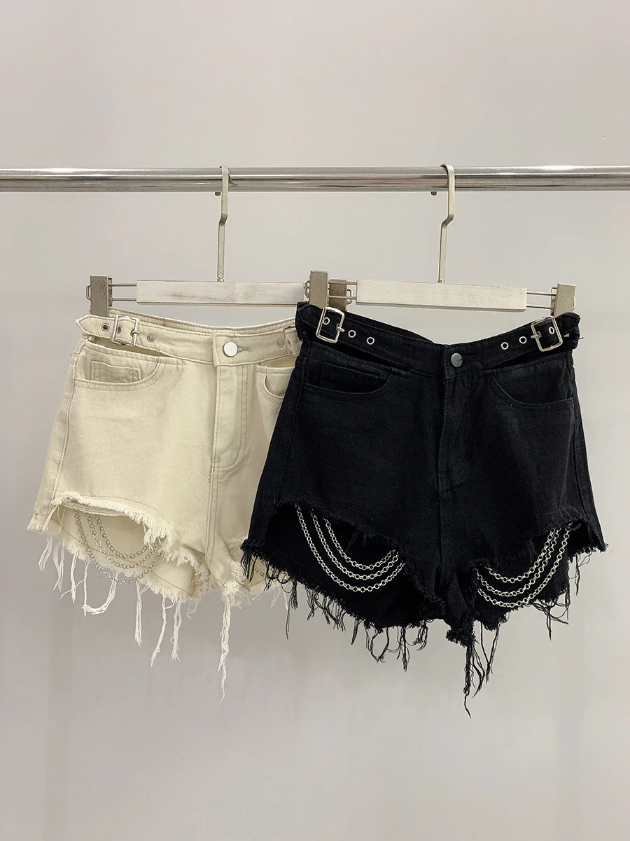 Vintage Jeansshorts mit weitem Bein und Metallkette 