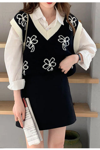 Flower V-Neck Knitted Vest Sweater