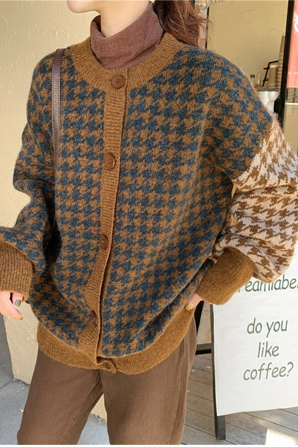 Strickjacke im Hahnentritt-Stil