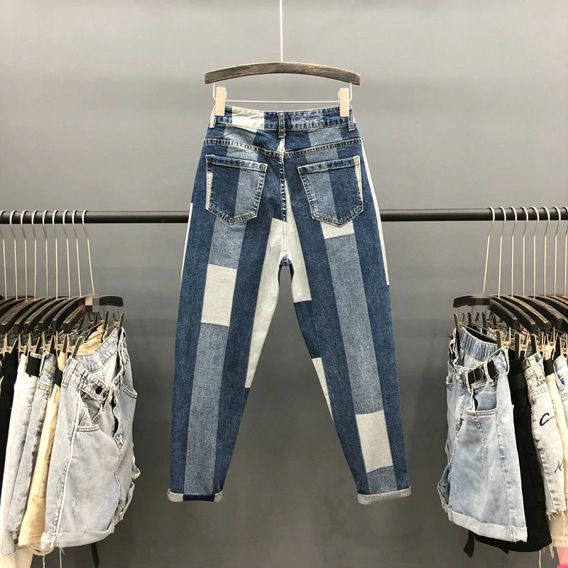 Jeanshose mit hoher Taille und geometrischen Einsätzen