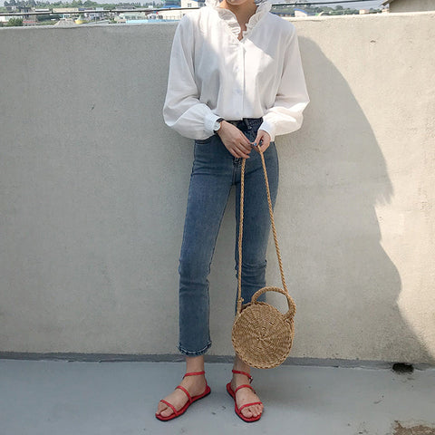 Camisa holgada y ajustada con cuello con volantes