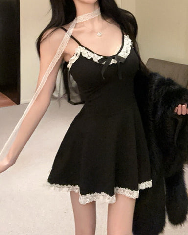 Minivestido sin mangas con paneles de encaje