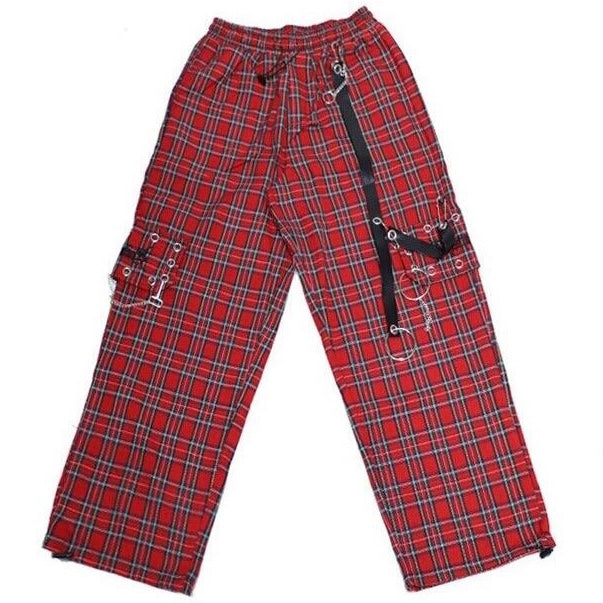 Pantalones cargo con cadena y cuadros rojos