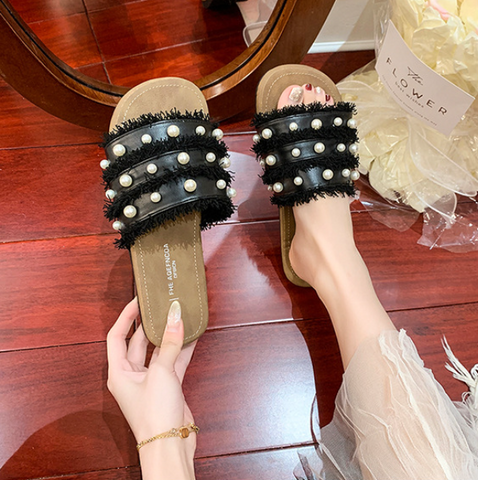 Lässiger Slipper mit Perlenquaste