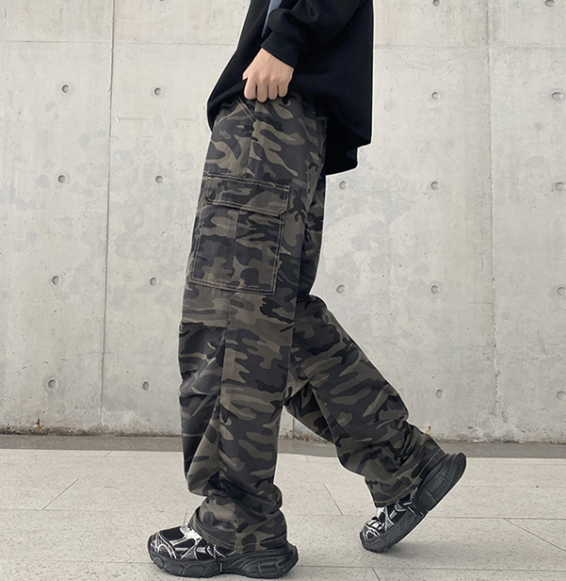 Loose Fit Camo Cargo Pants