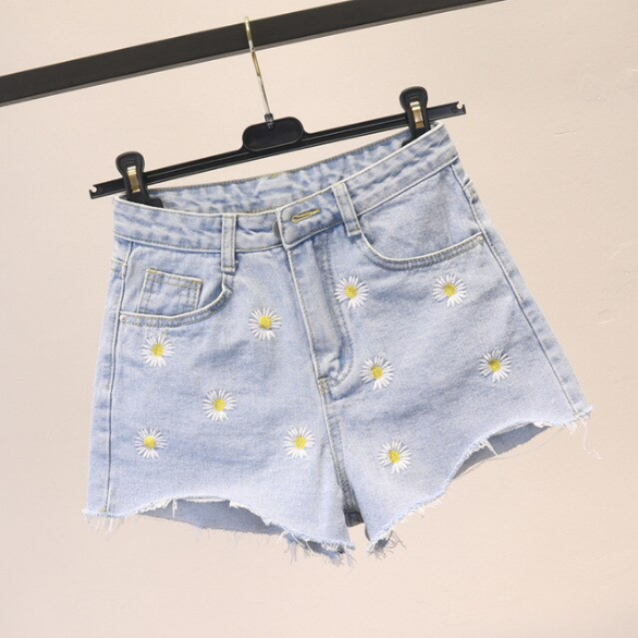 Sexy Jeansshorts mit Gänseblümchen-Stickerei